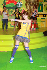 幻灯图：黑涩会美眉参加世界杯活动 看球不为看帅哥