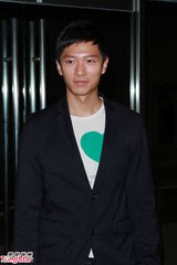 组图：甄子丹书生范儿颠覆硬汉形象 叶倩文心情靓