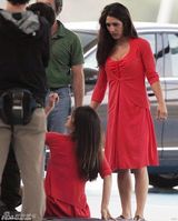 佩内洛普《顾问》片场不顾跌倒卖命拍戏