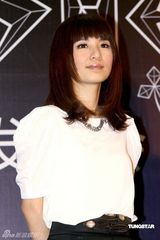 幻灯组图：S.H.E获世博门票 扮女超人澄清单飞传言