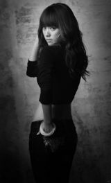 幻灯图集：甜姐儿韩孝珠变狂野 代言仔裤秀蛮腰