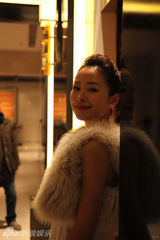 幻灯：江一燕小露香肩 优雅长裙尽显纯净美丽