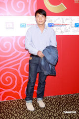 幻灯图：贡米签约黎明旗下 舒淇红装现身与旧爱同台