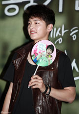 高清图：韩星宋钟基粉丝签名会 短发清爽笑容灿烂