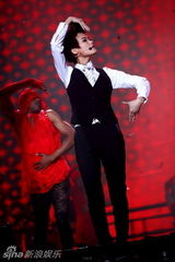 组图：李宇春深圳开唱High翻全场