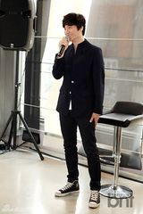 组图：韩星金多炫办小型音乐会与粉丝亲密互动