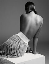 组图：小李超模女友妖媚大片 半裸上阵网眼遮体