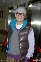 组图：欧阳震华出院流泪谢老婆 称病发无关酒精