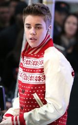 组图：贾斯汀-比伯献唱今日秀亚瑟小子同台助阵