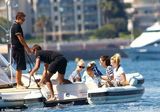 组图：莱昂纳多1男勾5女 开豪华游艇出海作乐