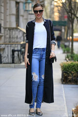 组图：米兰达破洞现身纽约演绎潮范儿辣妈