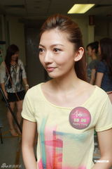 组图：参选港姐绯闻不断 钟丽担心艳照影响比赛