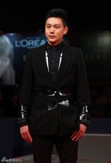 组图：《太极》威尼斯电影节主席握手袁晓超