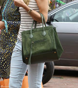 高清组图：惠特莉和男友杰森亮相 牛仔裤秀长腿