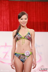 组图：亚姐佳丽泳装亮相 上围丰满玉腿毕露