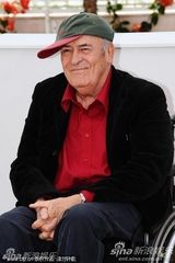 高清组图：戛纳终身成就奖得主贝托鲁奇坐轮椅亮相