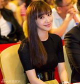 组图：李菲儿《青瓷》开播发布会甜美亮相