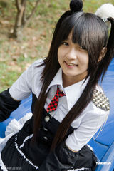 组图：许雅涵赴东南亚为萌妹选美代言