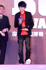 组图：金贤重香港获大奖 阿SA无缘和男友过圣诞