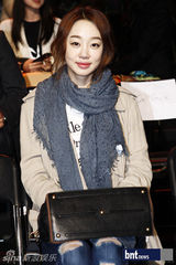 组图：韩星金正敏张在仁亮相首尔时装周