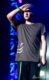 高清：热波第二天Does it offend you,yeah？演出