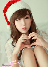 幻灯图集：小龙女彤彤化身圣诞宝贝 秀蕾丝装
