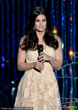 组图：伊迪娜-梅泽尔演唱《let it go》