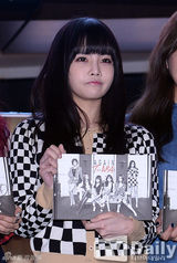 组图：韩团T-ara俏丽甜美举办粉丝见面会