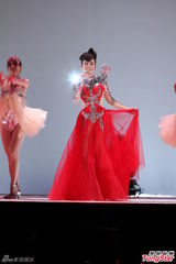 组图：江蕙劈腿挑战现代舞 阿妹买燕窝送二姐