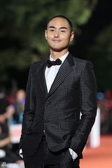 高清组图：金马奖红毯精选 男星西装革履潇洒比帅