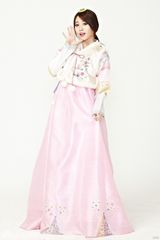 高清组图：GirlsDay穿传统韩服向粉丝拜年