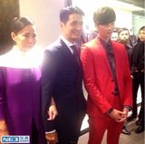 组图：李钟硕“朝圣”合影周润发 新星遇巨星