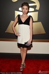 组图：摩登家庭童星萨拉亮相格莱美成熟妩媚