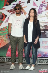 组图：陈绮贞结婚无着落 张震岳猛健身晒成黑炭