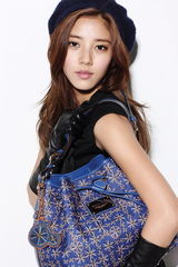 幻灯图集：韩星孙谭菲代言 身材高挑气质出众