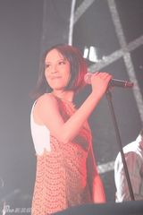 组图：蔡健雅杨乃文徐佳莹开唱 演绎三色浪漫