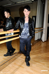 幻灯组图：胡杏儿被猛男夹击 林峰上演群魔乱战