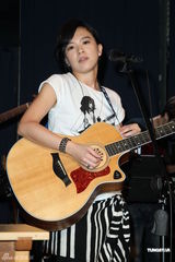 组图：张芸京创作曲公开 同名新专辑将发