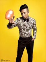 组图：邓超率性登杂志封面 要做有态度男人