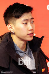 组图：朴宰范举办粉丝签名会 众粉丝捧场