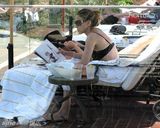 高清组图：莎拉-杰西卡-帕克南加州晒日光浴秀身材