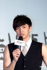 幻灯图：小鬼出道七年终发专辑 兴奋直呼没搞砸