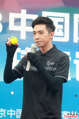 组图：俞灏明牵手中网 任青少年网球推广大使