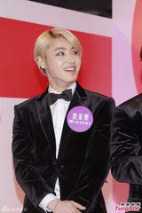 组图：韩团Block B亲民袭港 成员朴经疯狂送抱