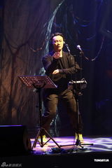 高清组图：陈奕迅香港开唱 靠唱功长裤T恤也疯狂