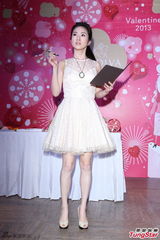 组图：林依晨亮相巧克力代言气质优雅