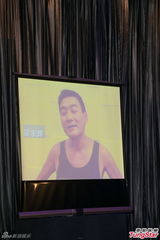 组图：古惑仔将登红馆开唱 陈小春感慨落泪