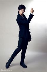 组图：赵文浩化身“魅力先生” 拍时尚杂志宣传新歌