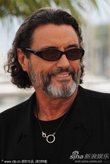 高清组图：德普宣传《海盗4》 佩内洛普紧身裙性感