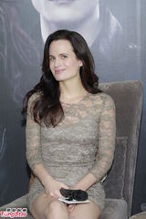 组图：Elizabeth Reaser走光 香港宣传新片颇亲民